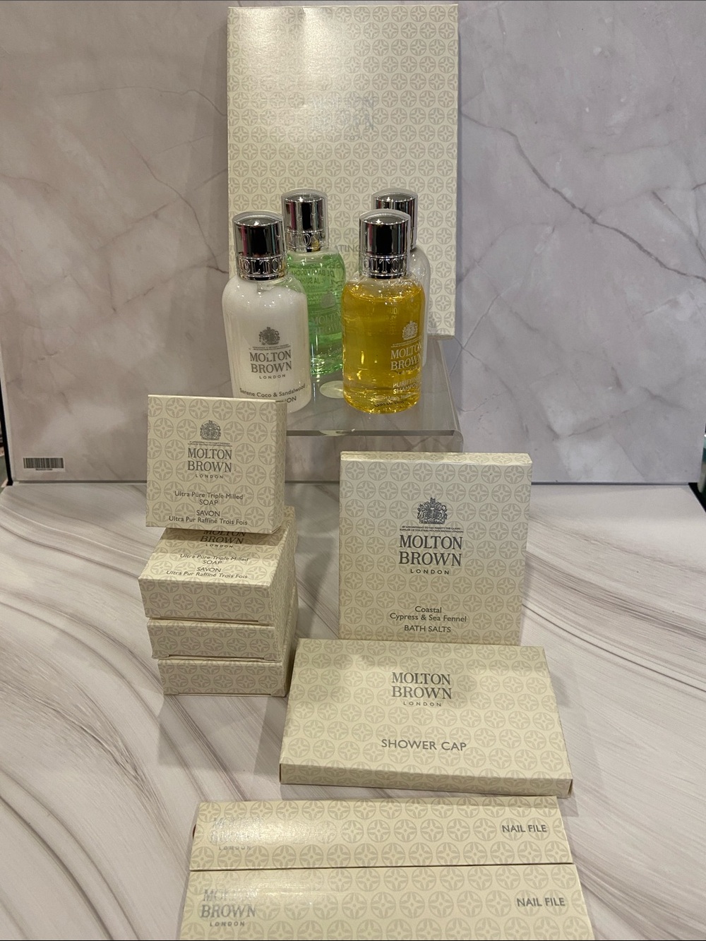 Molton Brown Bath & Body Gift Set — White, Green, Yellow